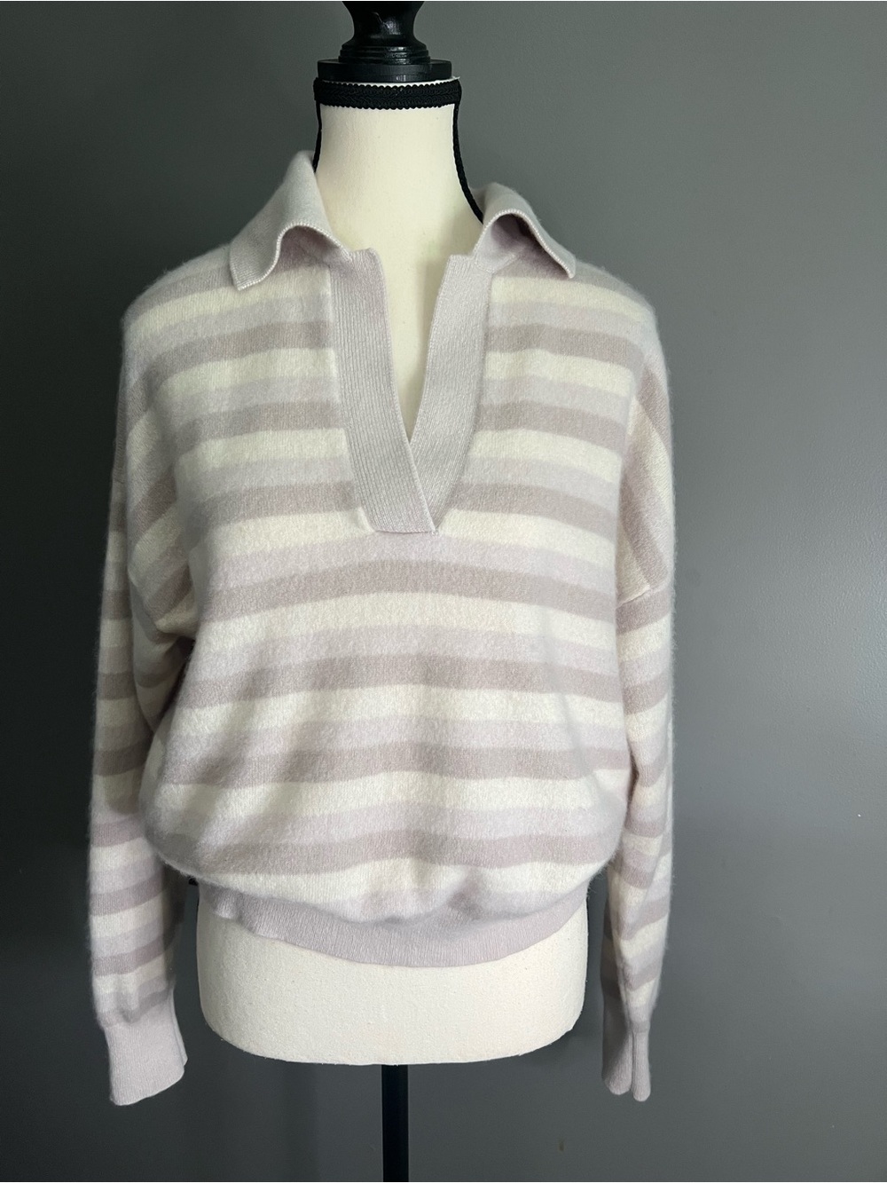 Club Monaco 100% Boiled Cashmere Sweater in a Cream and Taupe Stripe. Size M EUC